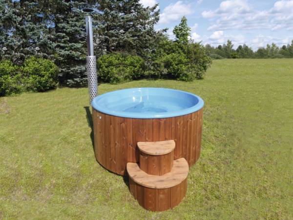 Wolff Finnhaus Badebottich Hot Tub de luxe 200 cm mit blauem GFK-Einsatz, integriertem Außenofen und Thermoabdeckung. Wolff Finnhaus Badebottich Hot Tub de luxe 200 cm mit blauem GFK-Einsatz, integriertem Außenofen und Thermoabdeckung.
